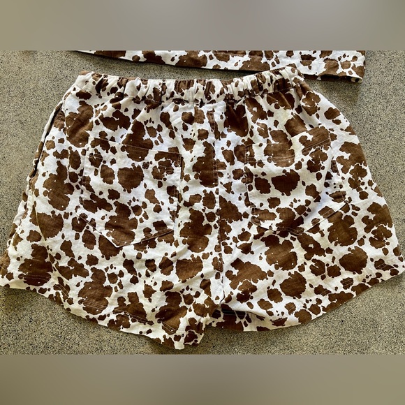 Holiday by Emma Mulholland Cowhide Resort Set - Picture 6 of 8